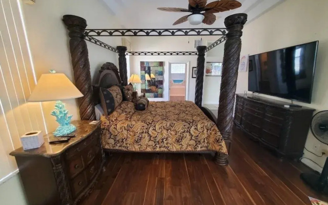 Cozy Canal 3 Bedroom Home