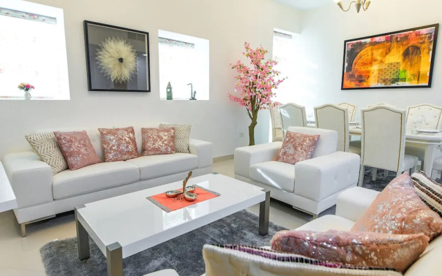 Continental Tower by Luton Vacation Homes