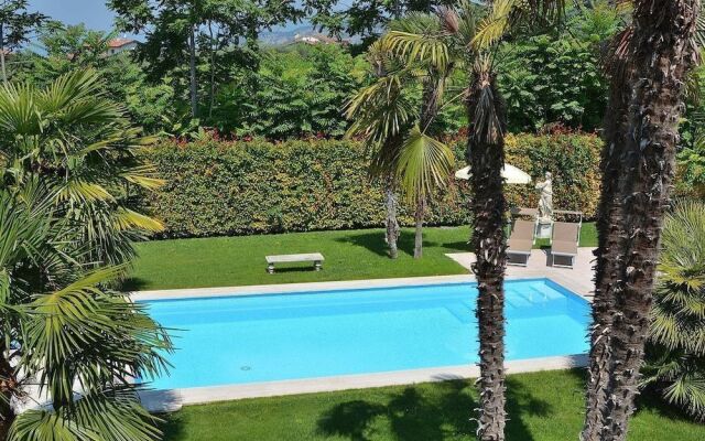 Villa del Filar With Pool