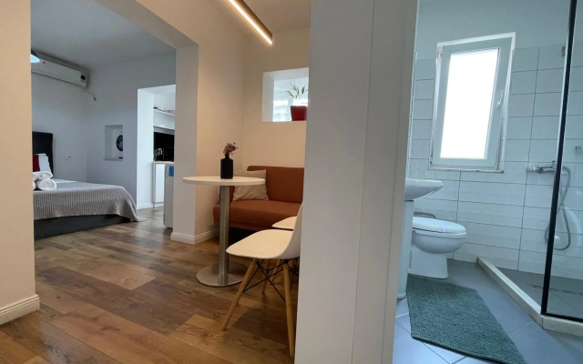 Central Studio Apartments