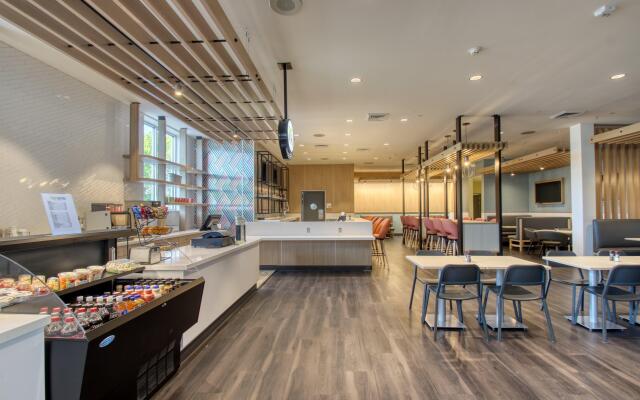 Holiday Inn - Appleton, an IHG Hotel