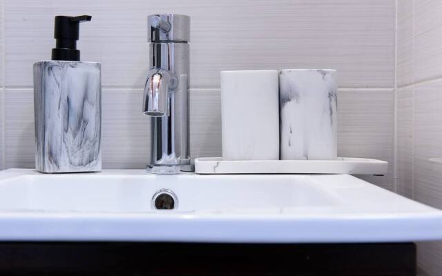 24-17 Renovated Studio Prime Location WD