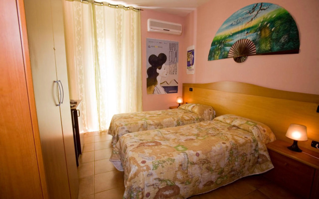 Hotel Cine Holiday