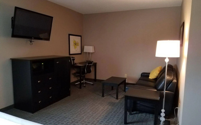 Okoboji Inn & Suites