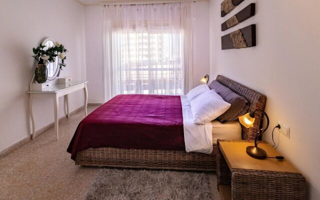 Fuengirola Centre - Modern 2BR Apartment -one Step to Everything