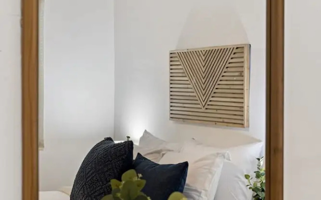 Charming Cozy Studio Lake Ridge