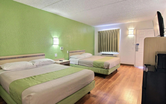 Motel 6 Austin, TX - Central Downtown UT