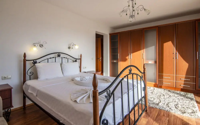 Calypso Lakeview Villas