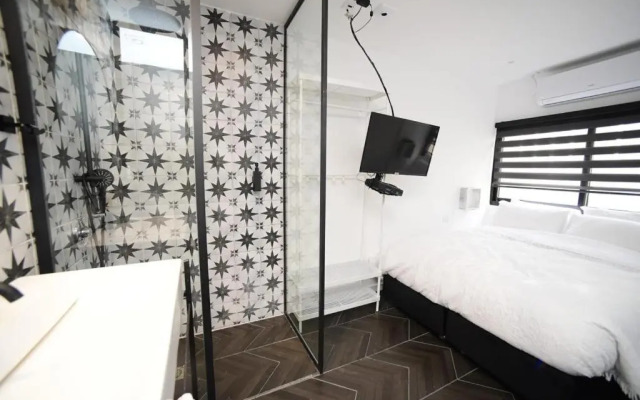 Z32 Luxury Boutique Apartments