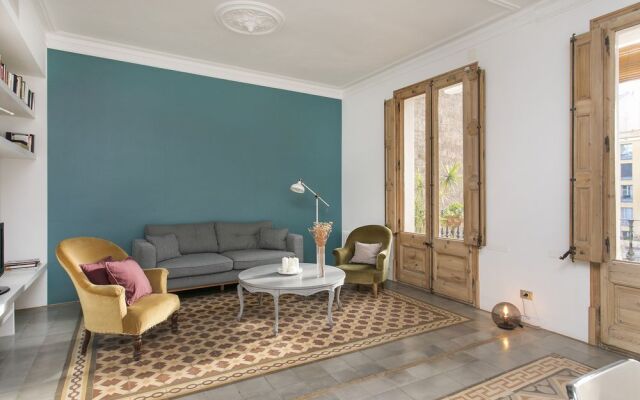 Spacious and luminous flat with balcony