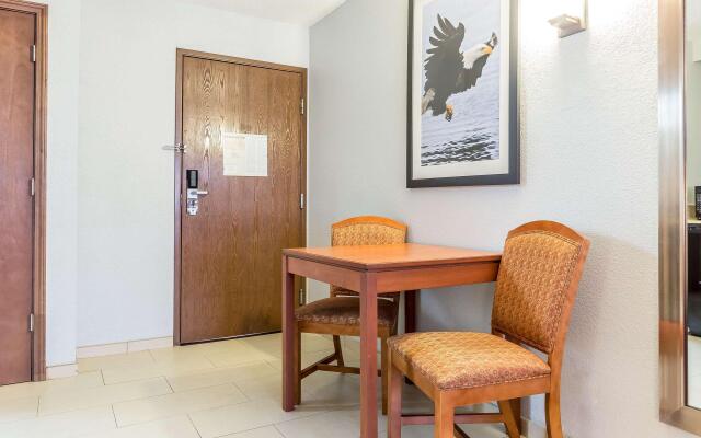 Comfort Inn Alton near I-255