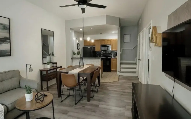3BR Townhome w/ Pool & BBQ Near Disney