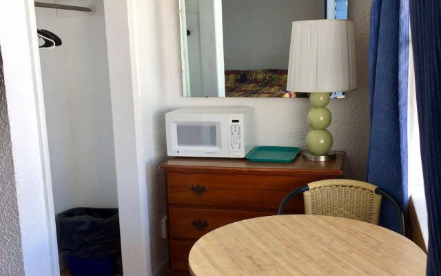 White Caps Motel