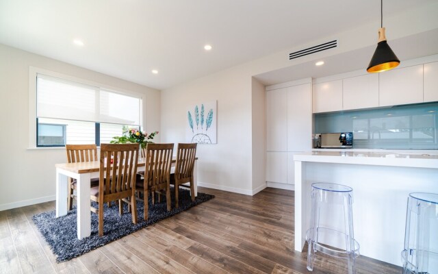 Greenlane Premium 4 Bdrm Vacation Home