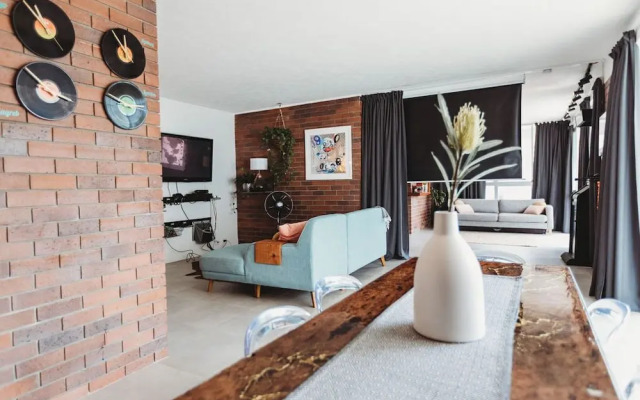 Renovated Apt with Beach Views