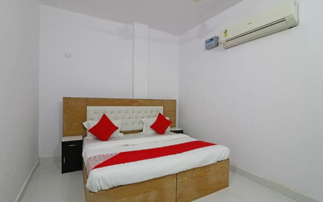 Red Carmine by OYO Rooms