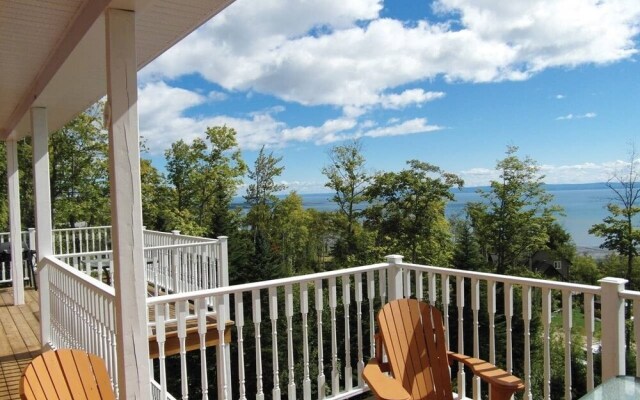 Chalet L'officier-1, spa et vue sur le Fleuve