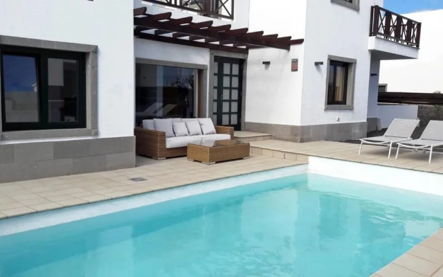 Playa Blanca Beach Mate