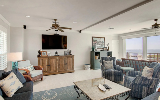 Channelview 305