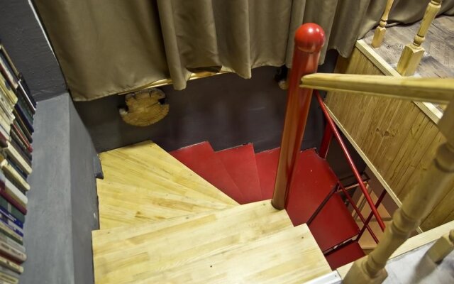 Mezzanine Hotel