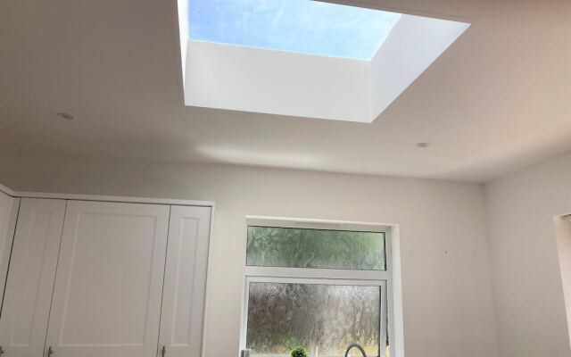 Lovely 4-bed House in Central Wolverhampton