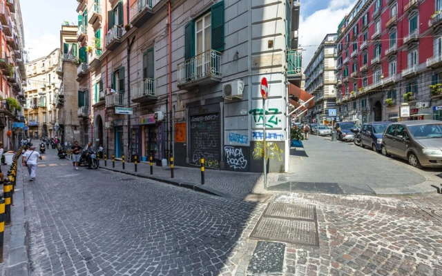 Modern Apartment Next to Piazza Dante