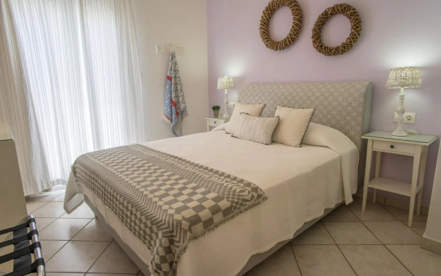 Cyclades Hotel & Studios