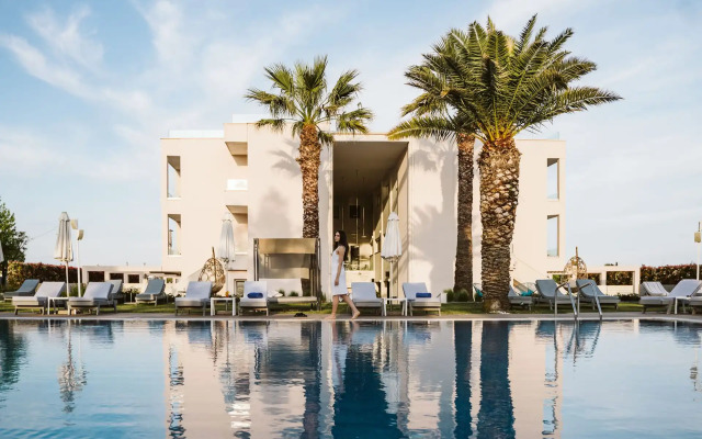 Mythic Summer Hotel