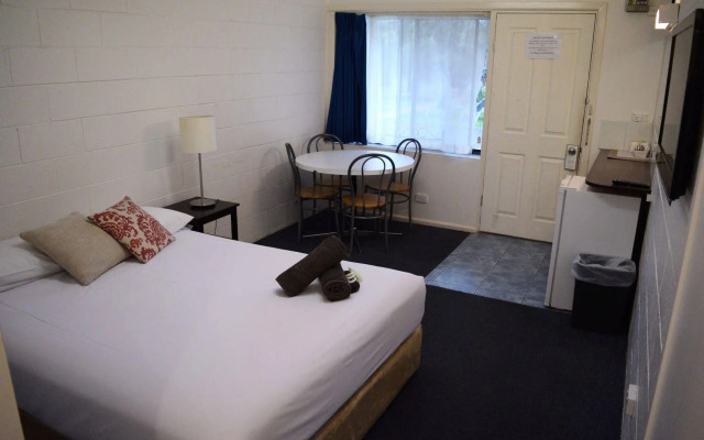 Rosebud Motel