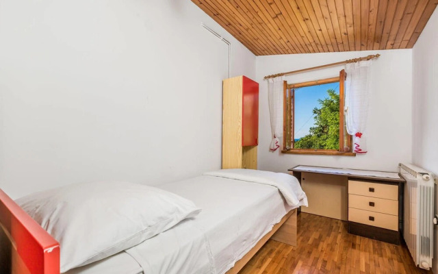 Stunning Home in Ika With 4 Bedrooms and Wifi