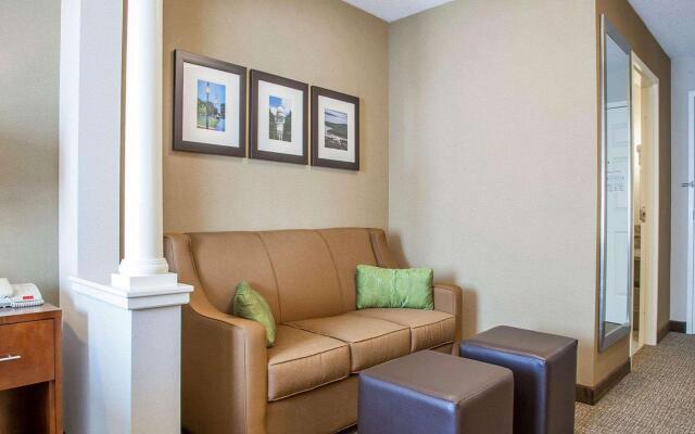 Comfort Suites West Warwick - Providence