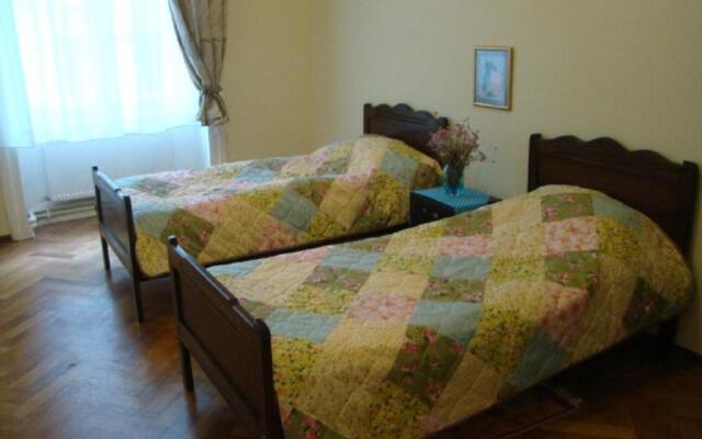 Apartment On Tabidze 3/5