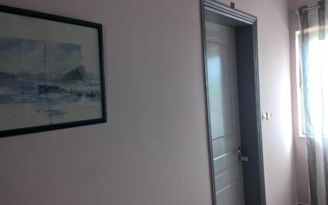 Nikos Apartments
