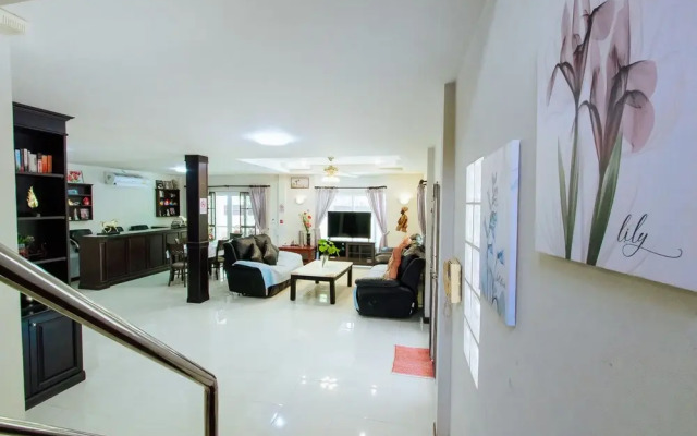 Private Residence Hosted by Sasithorn