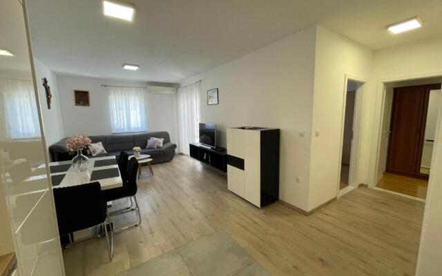 The Big Terrace Apartment