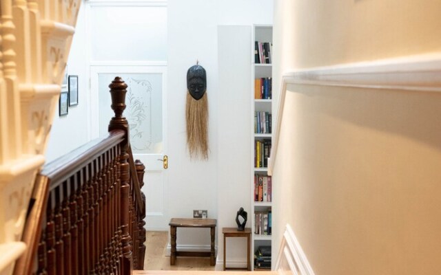 The Loft 2BR Duplex, Central & Parking