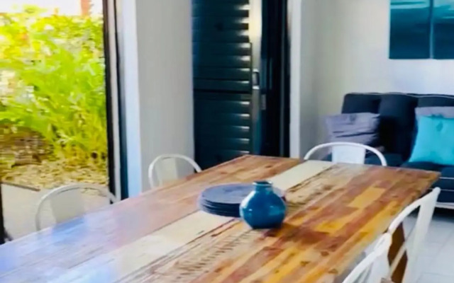 Palm Cove Pool Access Apartment
