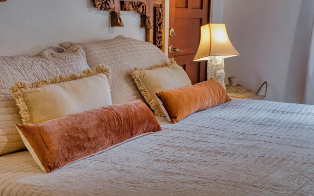 Casa Bonita - 5BR With Pool Walk to Beach