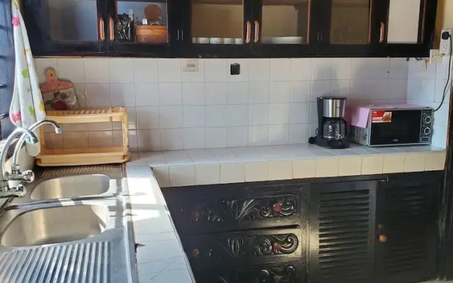 4 bedroom villa with a kitchen