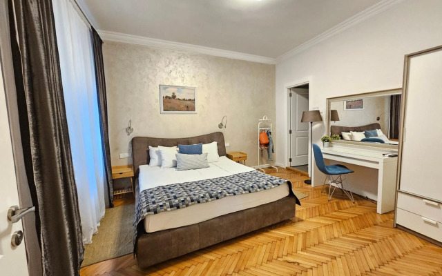 Urban Downtown Apartment