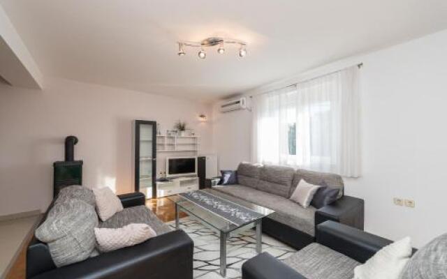 Six-Bedroom Holiday Home in Bibinje