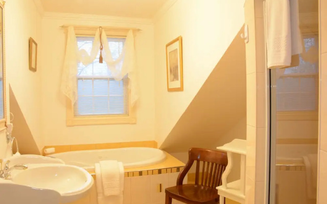 Rose Manor Inn B & B