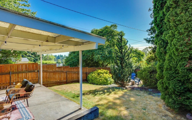 Updated Tacoma Home w/ Fire Pit!