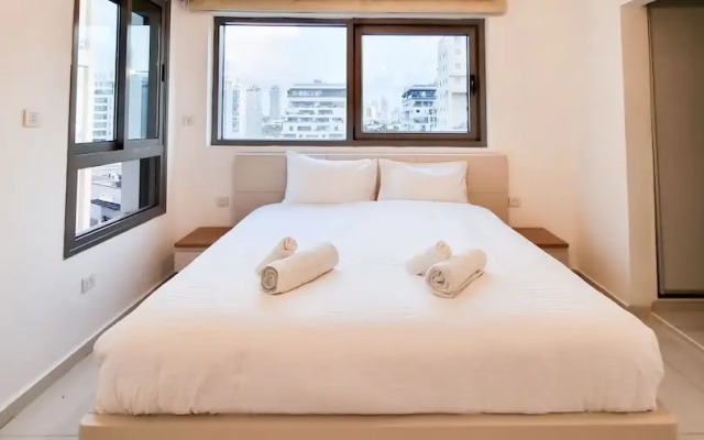 Condo & Pool in New North by FeelHome