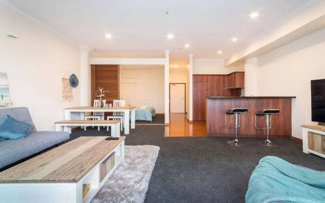 Waterfront Seaview Apt Hotel