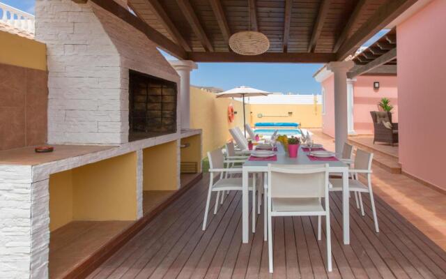 Villa Bella Lucia 1. Piscina Climatizada, WiFi, BBQ.