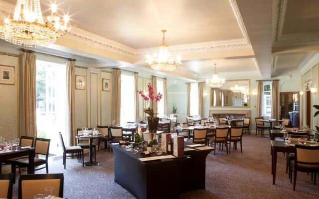 Mercure Farnham Bush Hotel