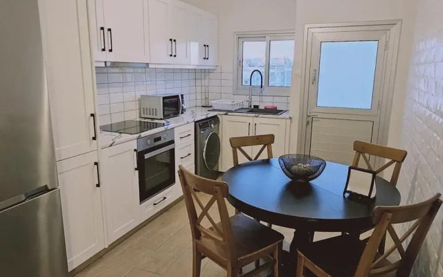 01 LIM - Stay Sky Apartment