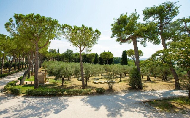Beautiful Apartment in Pesaro With Wifi and 4 Bedrooms