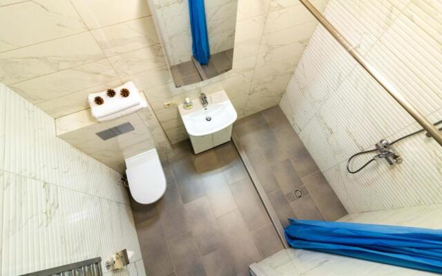 Green Acres Apartment, By cohost